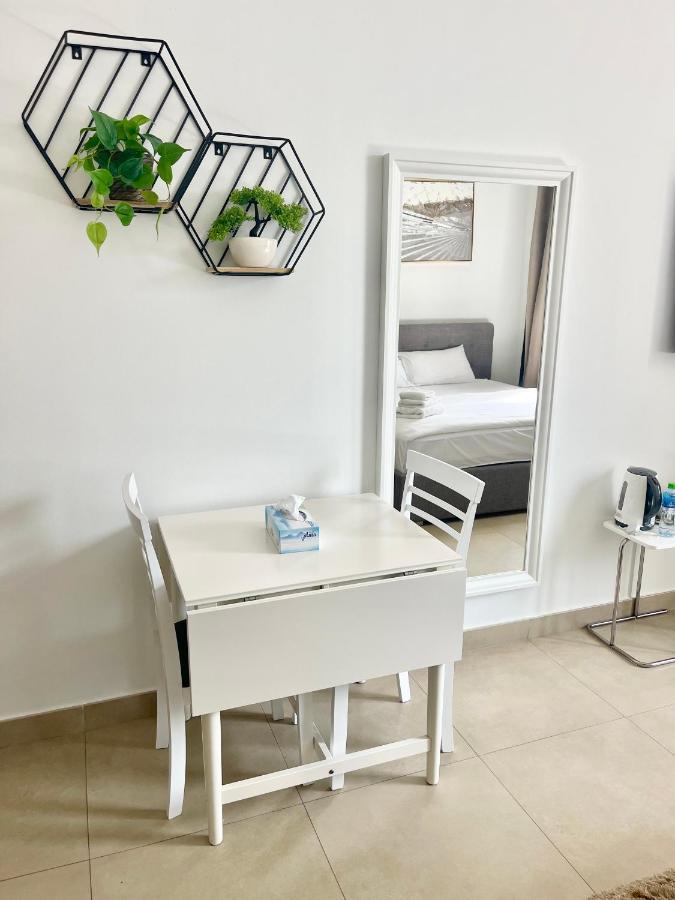 Super Elegant Studio Apartment-Sparkle Tower By Sweet Homes ดูไบ ภายนอก รูปภาพ